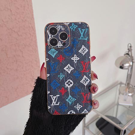 革ルイヴィトンのiPhone 15ケース
