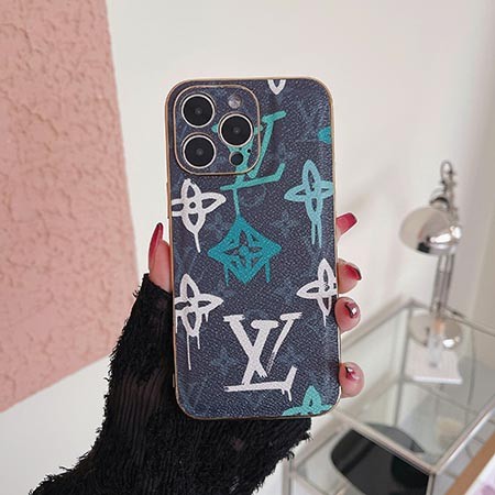 革ルイヴィトンのiPhone 15ケース