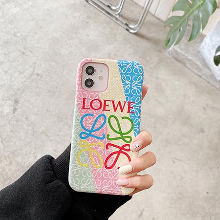 アイフォン 15 スマホケースloewe風 型押し