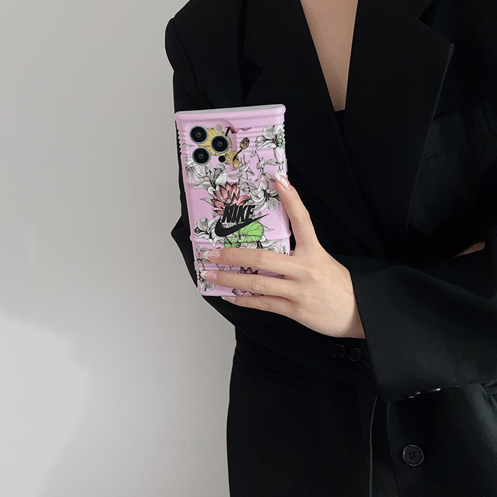 ナイキ ブランドロゴ アイフォーン 15 プロ スマホケース