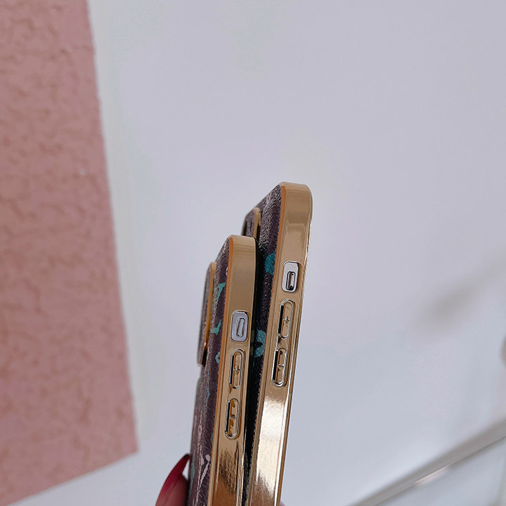 革ルイヴィトンのiPhone 15ケース