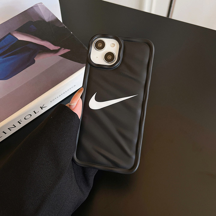 アイホン 15pro max スマホケースnike風 白黒